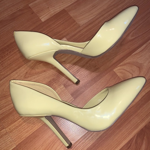BCBG yellow patent leather high heels size 7 - Picture 5 of 5